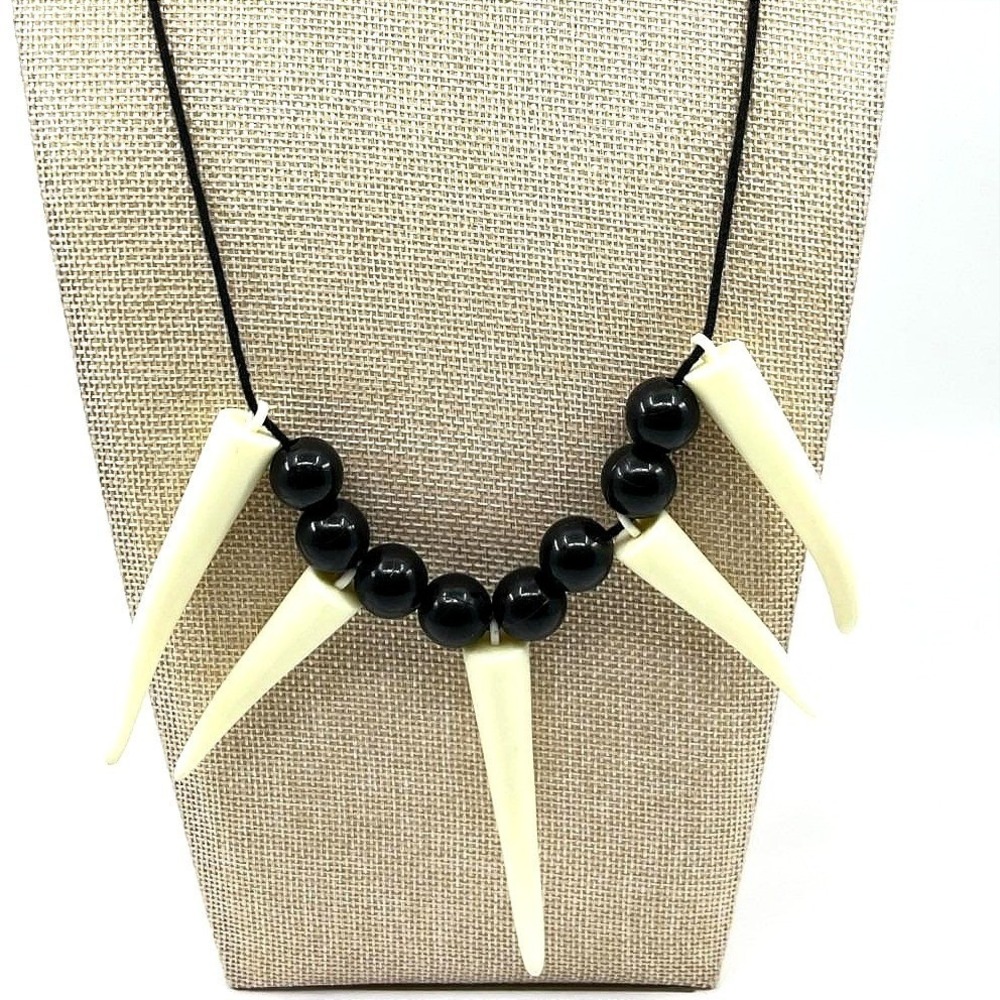 Necklace Vintage Tribal Style Faux Bone Claw Black Bead Cord Retro Boho